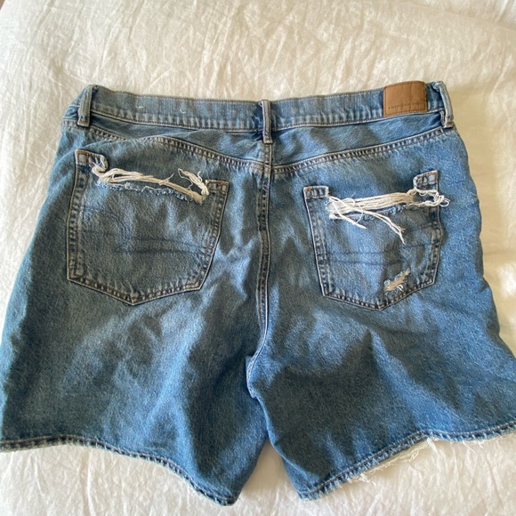 American Eagle 90s boyfriend Short - Picture 2 of 4